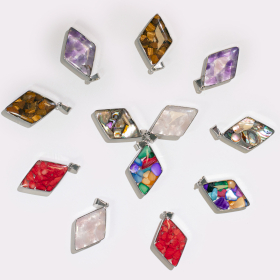 12x Pingentes com Moldura de Aço Diamantes - 12 Pedras Preciosas & Conchas Sortidas