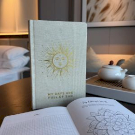 Diário de Capa Dura - Os Meus Dias São Cheios de Sol  - 120 Páginas - Marfim & Dourado