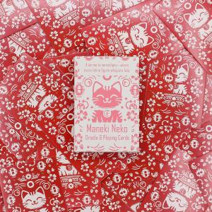 Cada caixa inclui 10 baralhos individuais, prontos para expor ou oferecer.