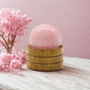 Equilíbrio e serenidade numa esfera de pedra natural feita à mão na Índia