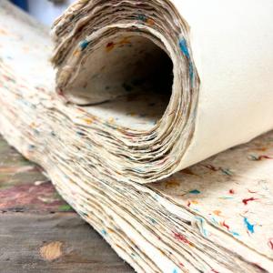 Maiorista de tradicional papel artesanal nepalês com história milenar.