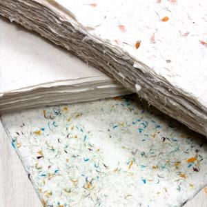 Fornecedor de papel de embrulho com  toque único e eco-friendly aos presentes