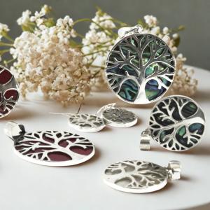 Design simbólico que encanta e emociona em qualquer ocasião especial.