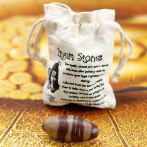 Pedras Shiva Lingam ovais com marcas únicas