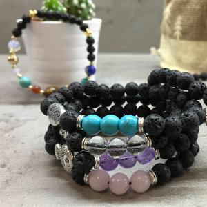 Pulseiras com pedras vulcânicas protetoras e energéticas