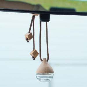 Difusor recarregável para aromaterapia automóvel.